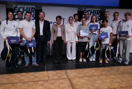 Et l'ensemble des sportifs et sportives Echirollois ont défilé sur la scène de La Rampe afin de recevoir leur (juste) récompense... et de poser pour la photo souvenir !