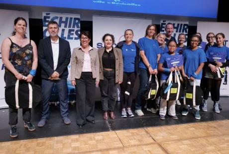 Et l'ensemble des sportifs et sportives Echirollois ont défilé sur la scène de La Rampe afin de recevoir leur (juste) récompense... et de poser pour la photo souvenir !