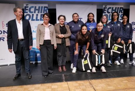 Et l'ensemble des sportifs et sportives Echirollois ont défilé sur la scène de La Rampe afin de recevoir leur (juste) récompense... et de poser pour la photo souvenir !