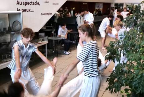 Comme chaque année, le tennis de table, l'aïkido et le cirque ont parfaitement joué le jeu pour animer les temps avant la cérémonie avec des démonstrations et des propositions.