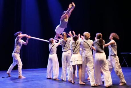 Les circassien-nes des Agrès du vent ont clôt la cérémonie avec une représentation de leur dernier spectacle, de haut-vol !