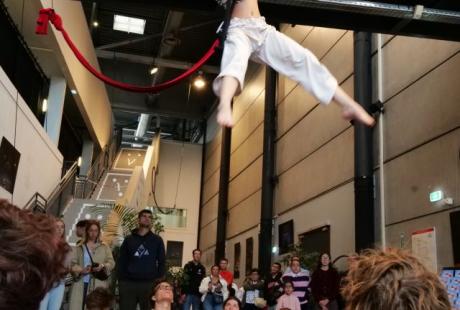 Comme chaque année, le tennis de table, l'aïkido et le cirque ont parfaitement joué le jeu pour animer les temps avant la cérémonie avec des démonstrations et des propositions.