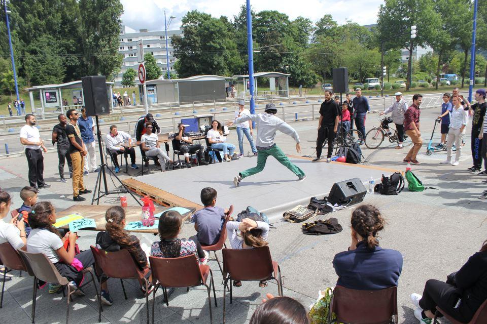 Battle de hip-hop devant La Butte