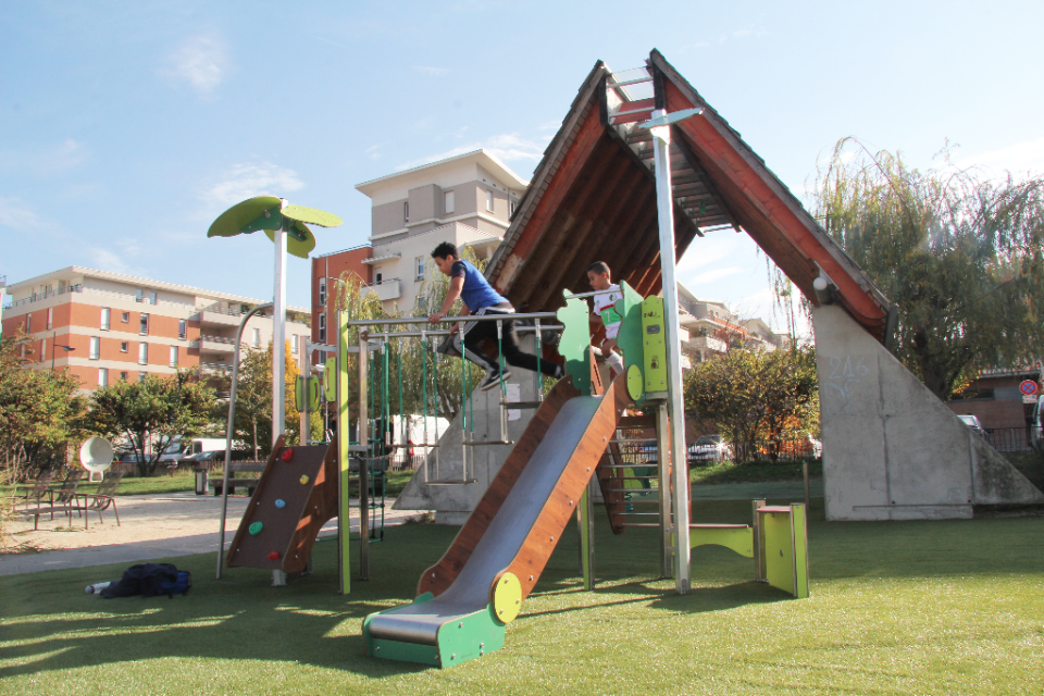 Le nouveau jeu au square Champ-de-la-Rousse