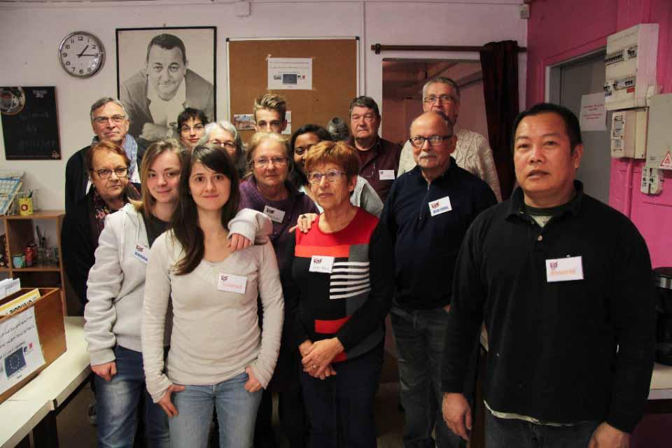 L'équipe de distribution des Restos du cœur dans leur local rue du Limousin