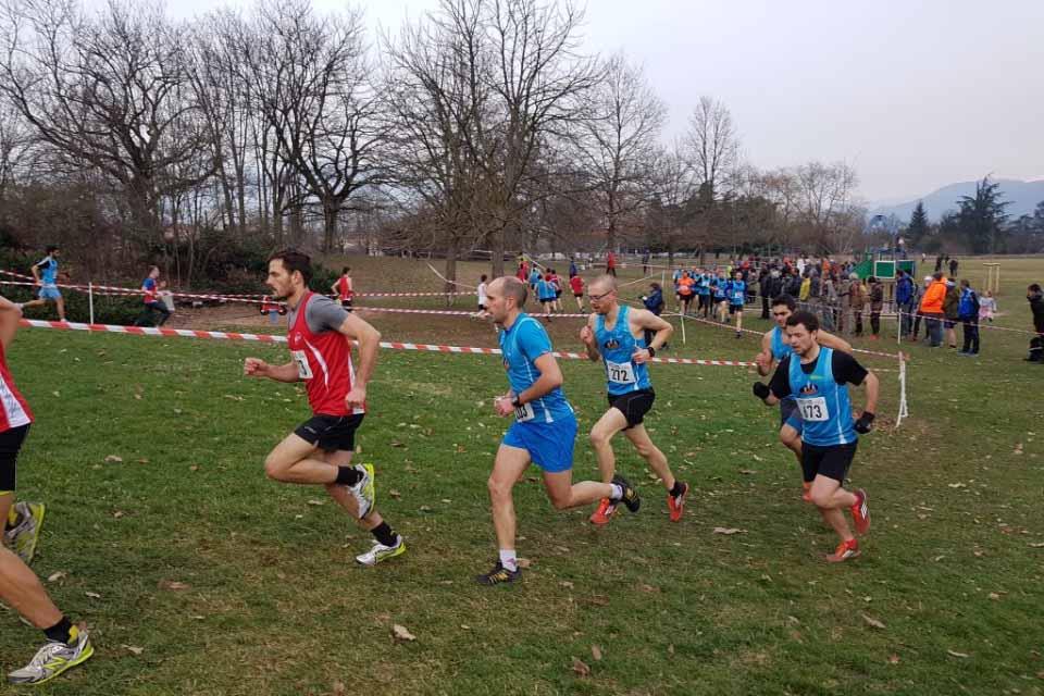 Athlétisme cross départemental Coureurs dans la Frange Verte