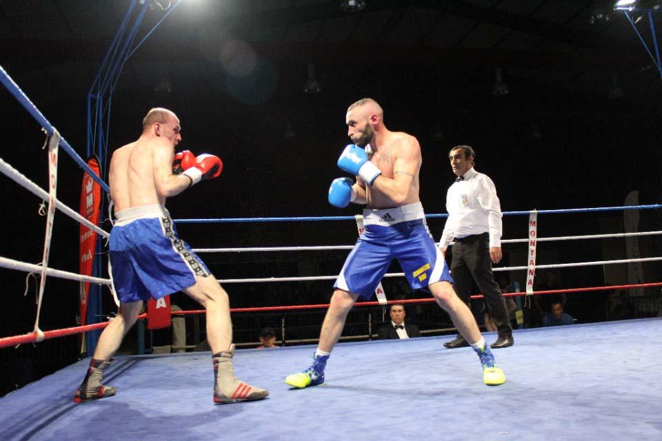 Combat de boxe à la salle des fêtes à Echirolles