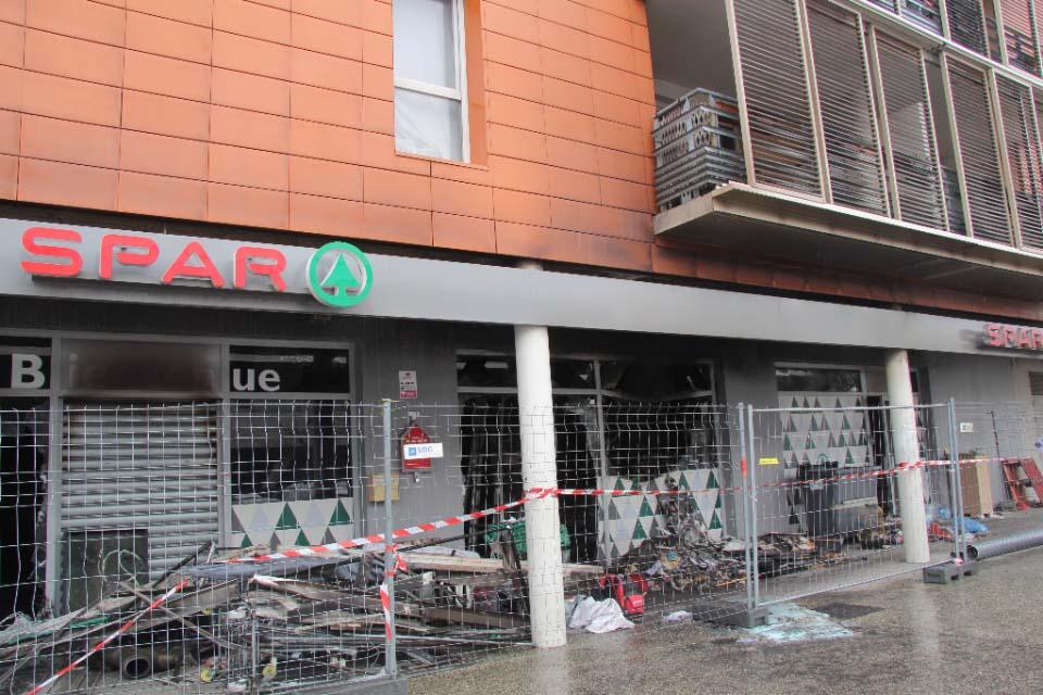 Incendie du magasin Spar Echirolles La magasin Spar incendié à Echirolles