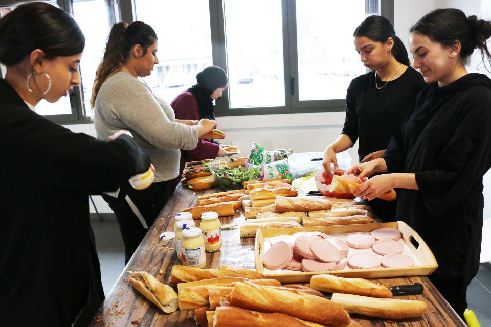 Préparation des repas pour les maraudes