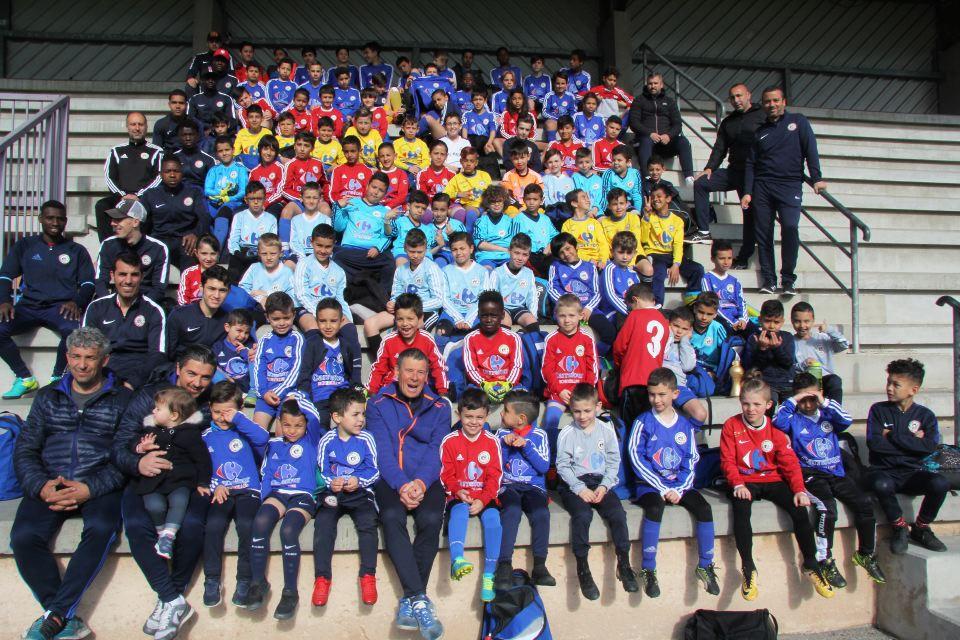 L'ensemble des participants et participantes au tournoi du Football Club d'Echirolles