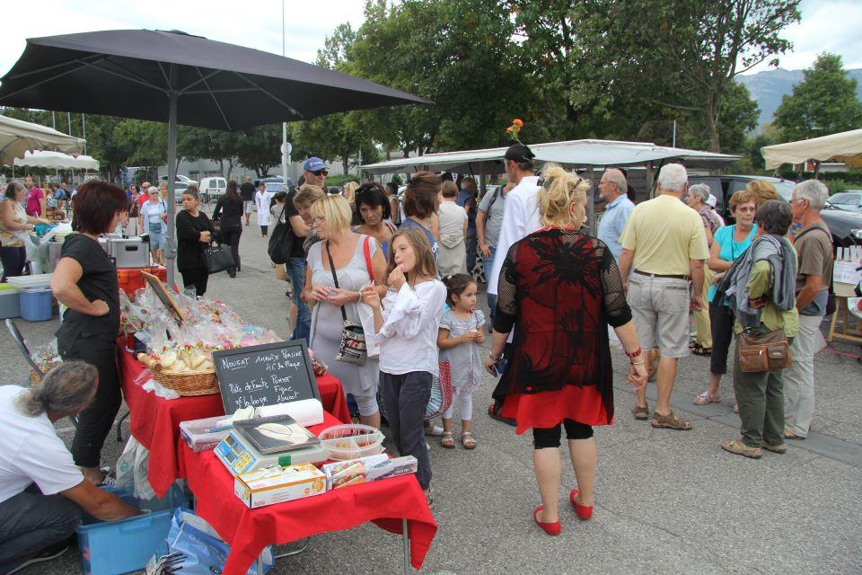 Stands du marché du Floréal