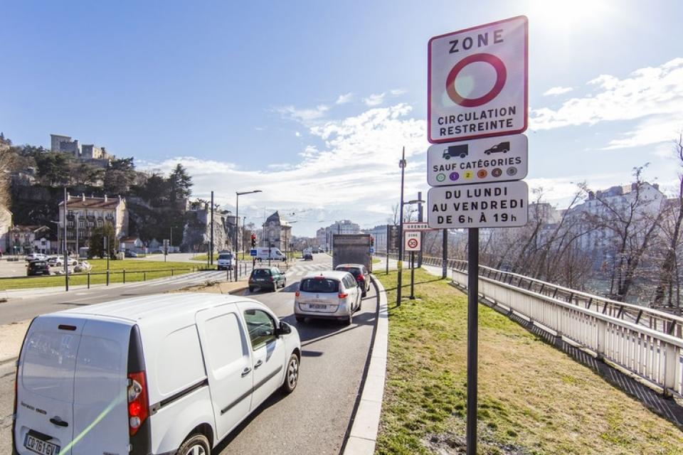 Zone à circulation restreinte : donnez votre avis ! Zone à circulation restreinte à l'entrée de Grenoble