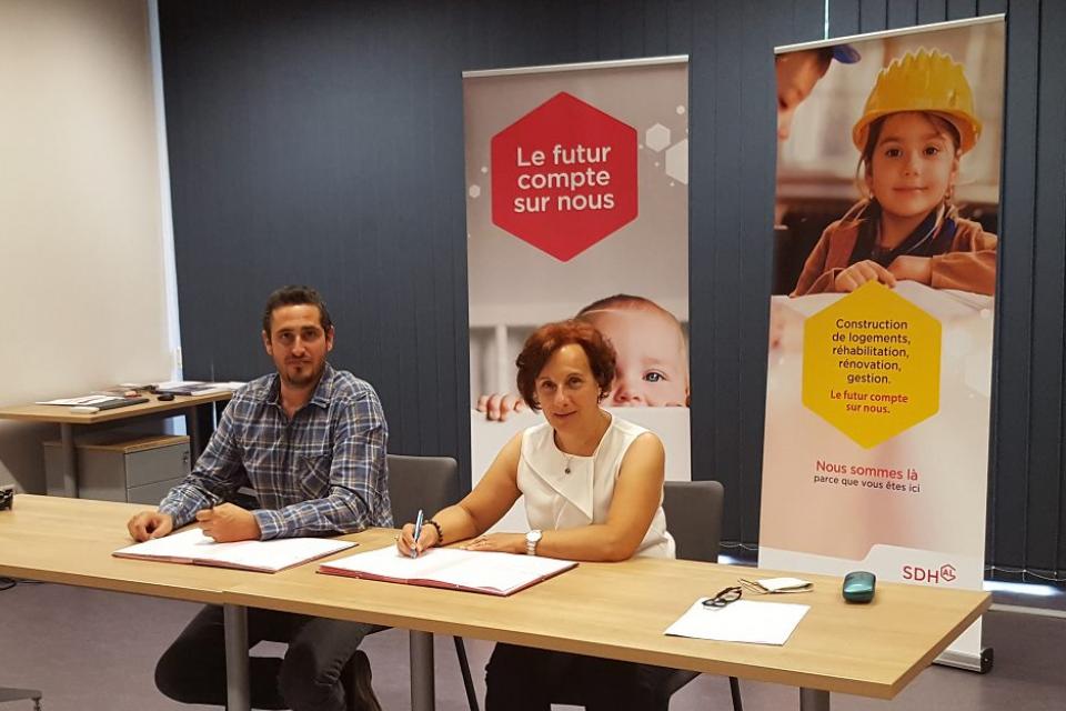 La SDH et FNE38 agissent pour la transition écologique Thomas Klein, directeur de France nature environnement 38, et Patricia Dudonné, directrice générale de la SDH, ont signé le renouvellement de la convention les unissant le 16 juillet dernier.