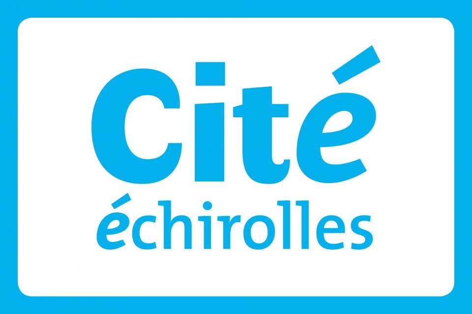 Image avec un encadré bleu ciel. Au centre de l'image il est écrit Cité Échirolles.