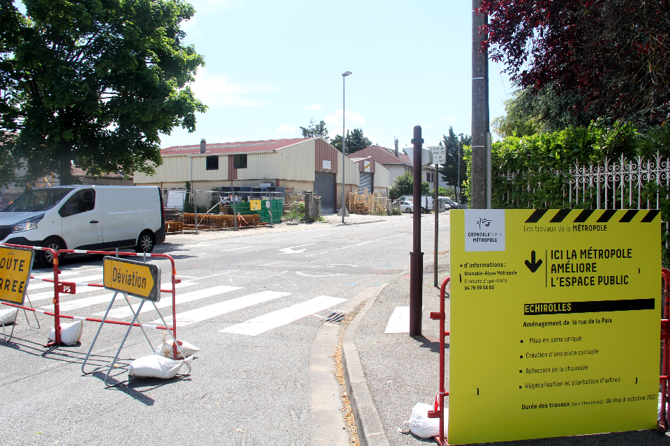 La chantier de constructions de la nouvelle piste cyclable sur la rue de la Paix La chantier de constructions de la nouvelle piste cyclable sur la rue de la Paix