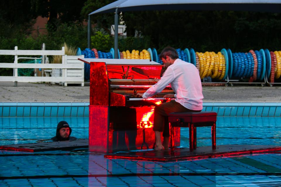 La féérie du spectacle PianO flottant pour Cap sur le Stade nautique Spectacle PianO flottant pour Cap sur le Stade nautique