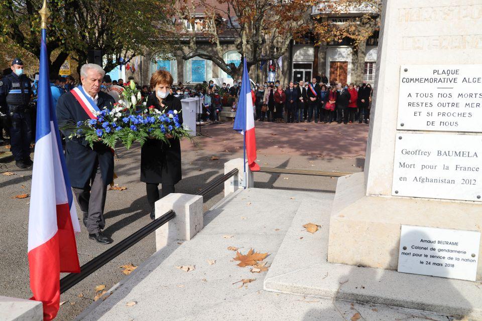 La cérémonie du 11 novembre en images La cérémonie s'est poursuivie par les traditionnels dépôts de gerbes au pied du Monument aux morts.