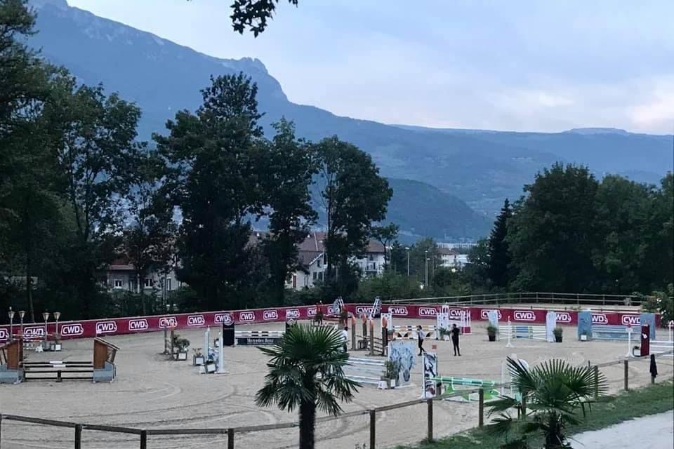 Piste où a lieu le concours hippique