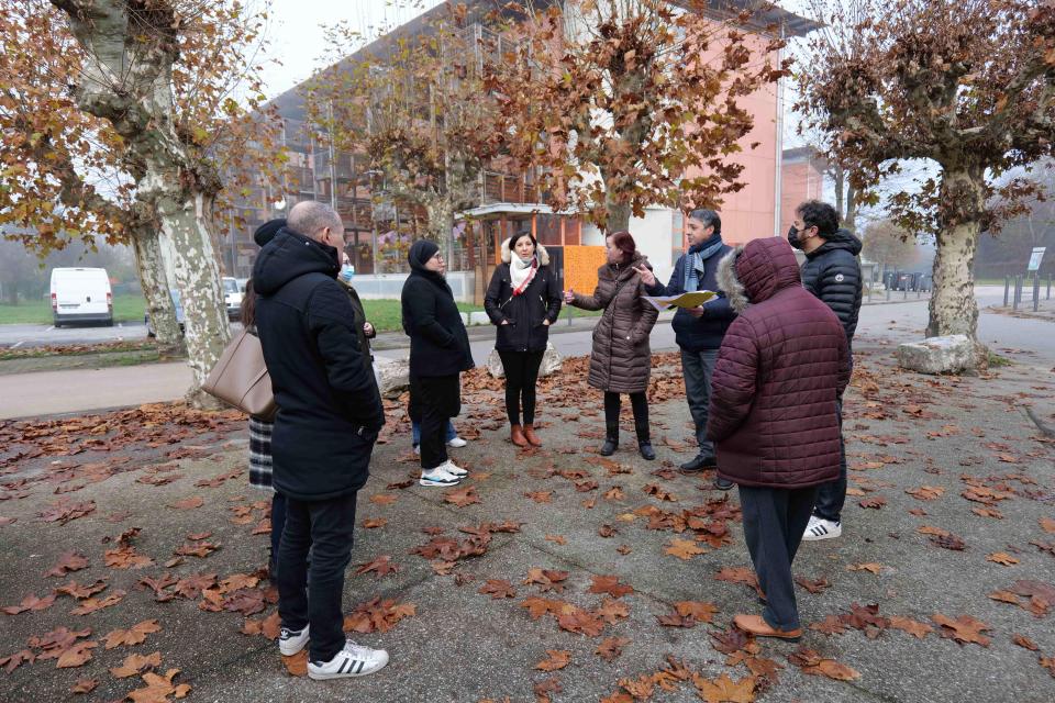 Quelques habitants sont venus exprimer leurs souhaits d'amélioration du quartier.