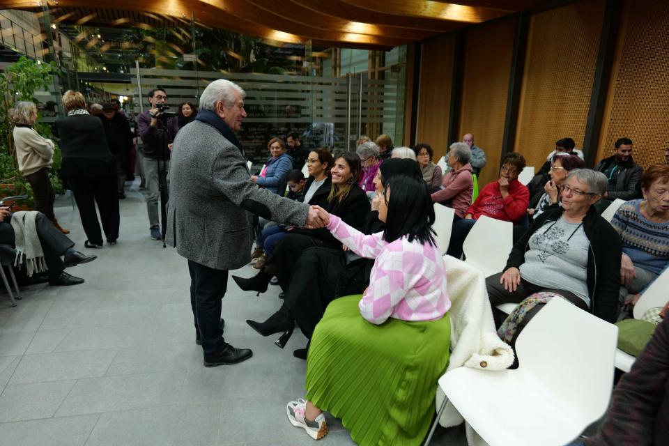 La salle des mariage était comble pour la cérémonie des voeux au monde solidaire.