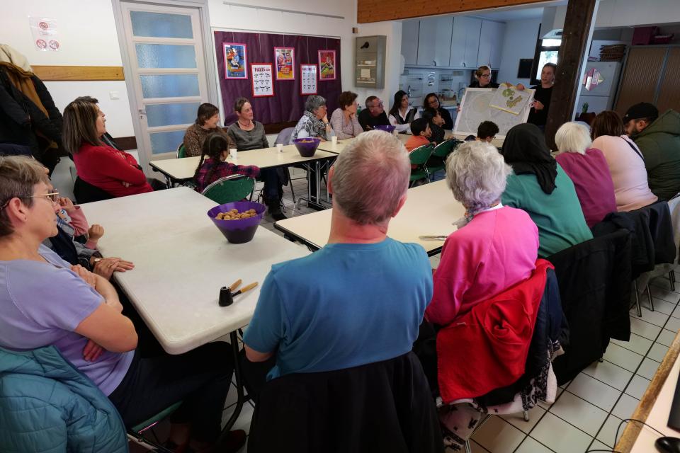 La mondée a rassemblé habitants du quartier, élus et agents de la Ville.