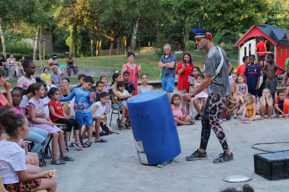 Plastique boum boum, spectacle musical et amusant, a ravi les enfants, comme les parents.