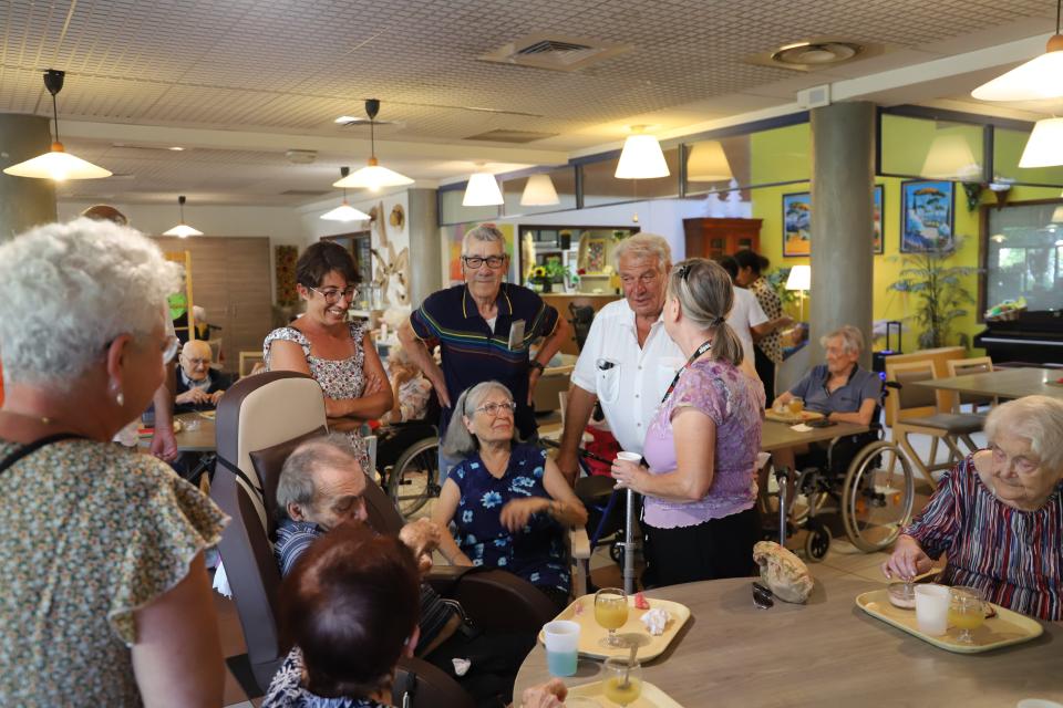 Avec les pensionnaires de Champ Fleuri