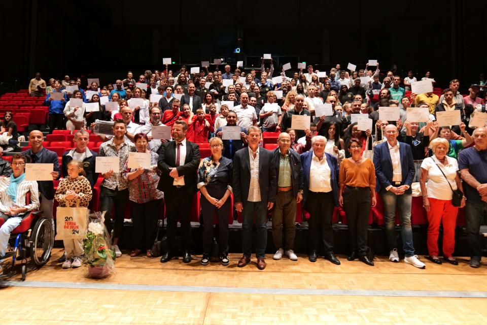 La Ville a remis des diplômes aux sportifs et aux clubs d'Echirolles.