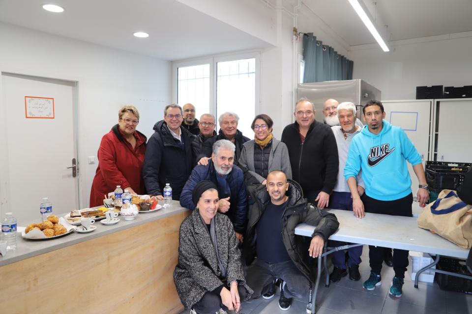 Photo de groupe lors de la visite de Philippe Rio, maire de Grigny, avec la maire Amandine Demore et Renzo Sulli