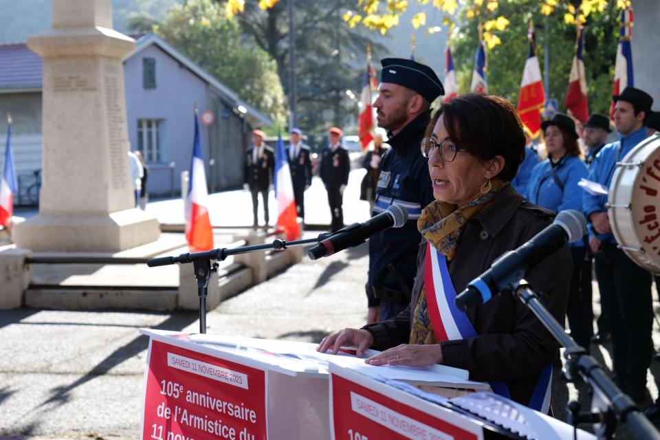 Amandine Demore, maire, pour sa première cérémonie du 11 novembre à la tête de la Ville.