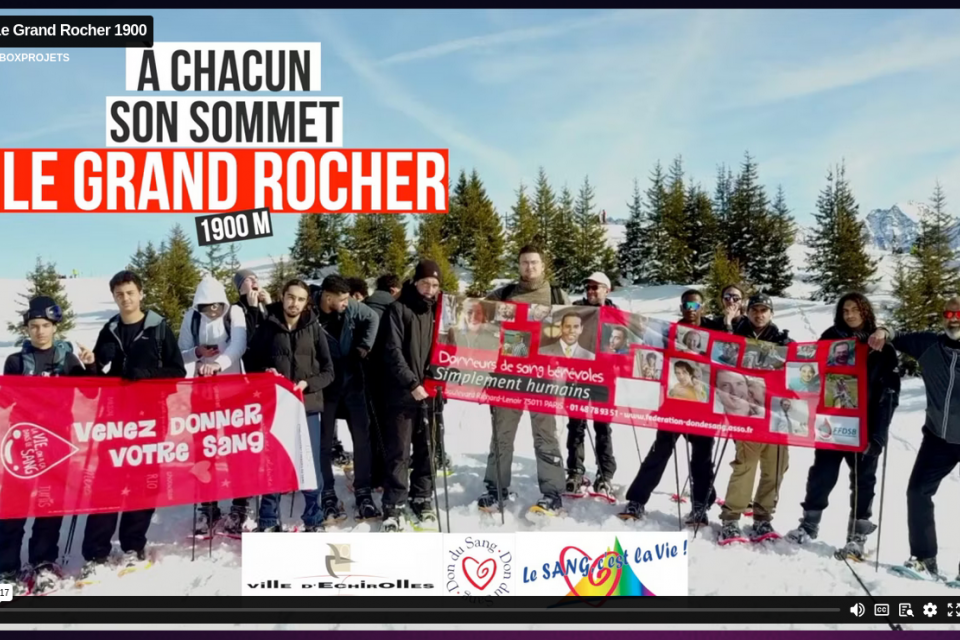 La Petite Poussée suit les jeunes dans leur préparation : don de sang et sorties montagne.