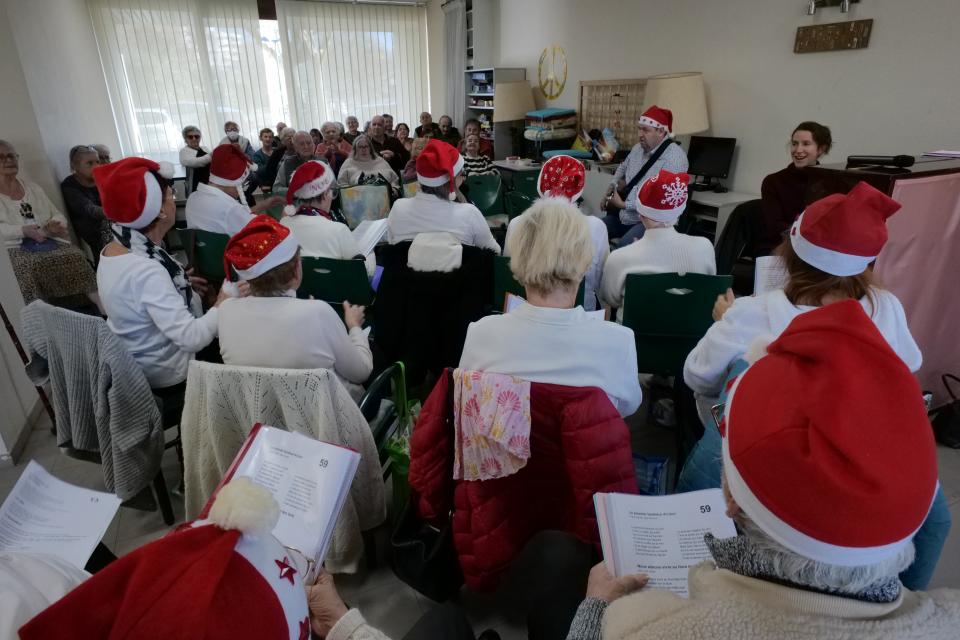Un concert par la chorale de la résidence était proposé aux résidents de Maurice-Thorez