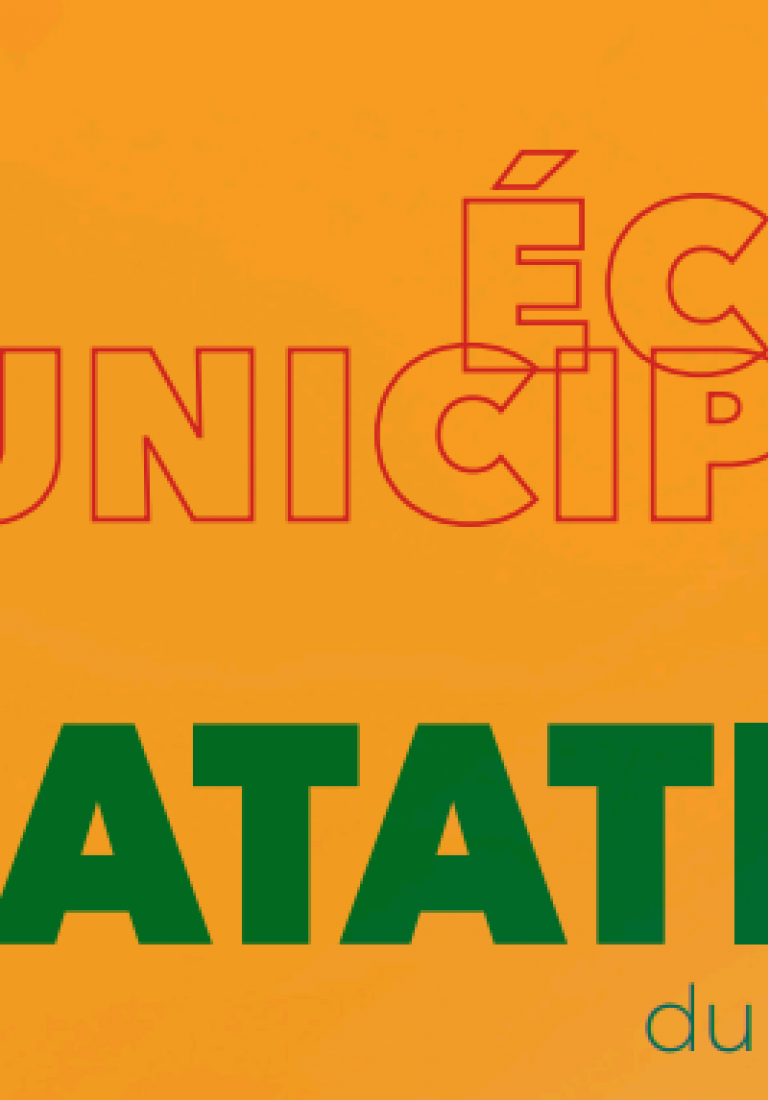Image avec fond orange, un bonnet de bain et des lunettes et un texte disant "Ecole municipale de natation"